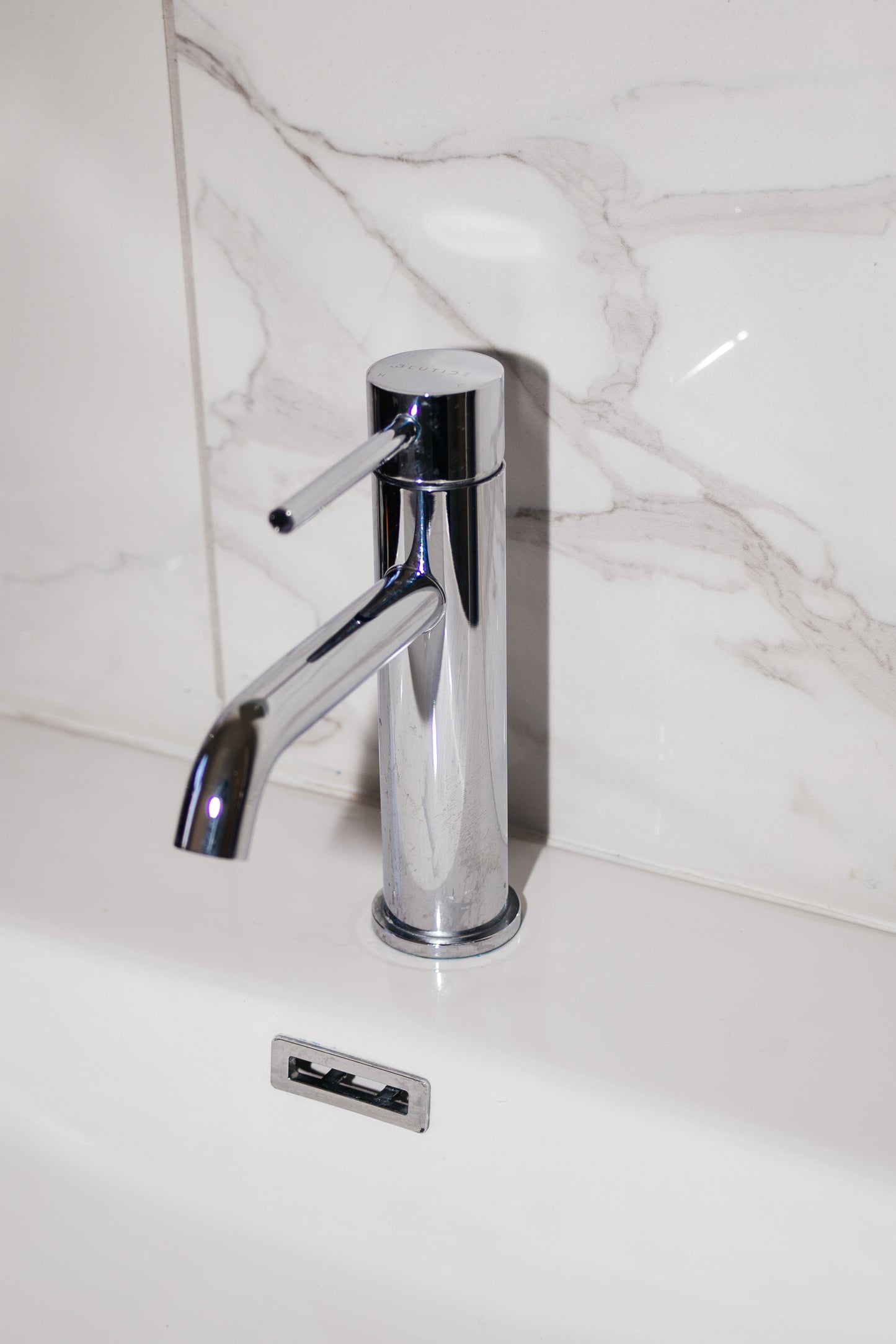 Short Wash Hand Basin Zinc Tap